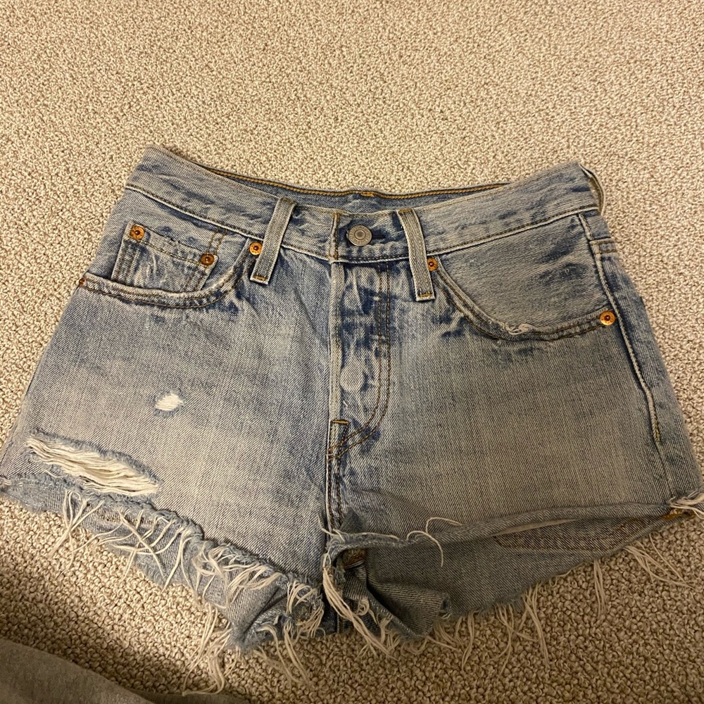 ✨Levi 501 shorts ✨